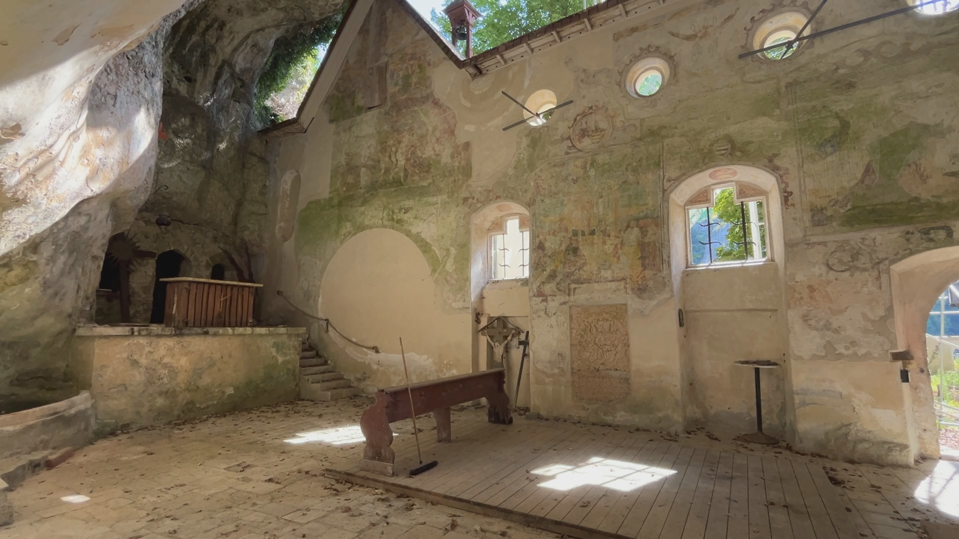 Video: Besuch im verwaisten Klösterl in Kelheim