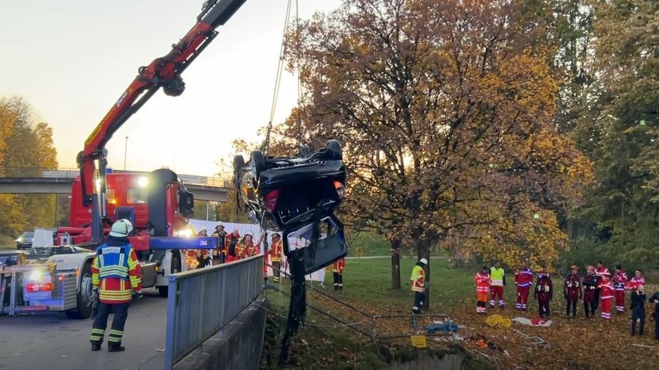Großeinsatz in Neumarkt: Auto landet im Kanal