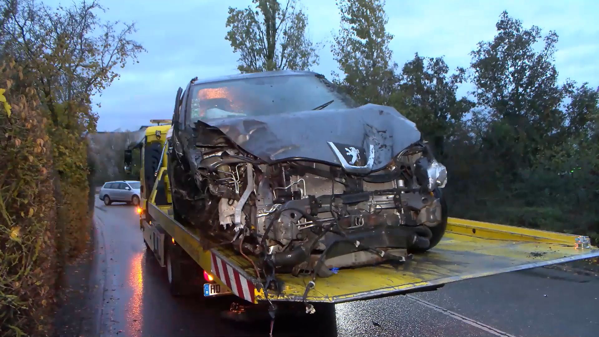 Alkoholisierter Peugeot-Fahrer verursacht spektakulären Unfall auf Südring