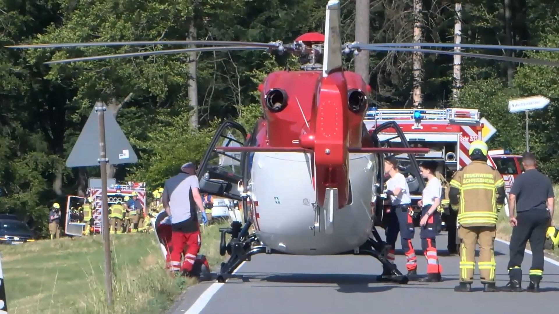 Video: K4122 bei Altenbach: Pkw überschlägt sich, Hubschrauber im Einsatz