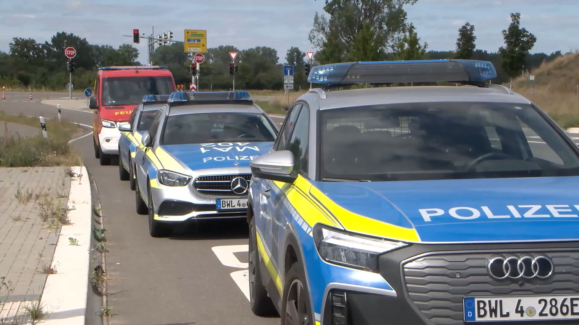 Video: Radfahrer stirbt nach Kollision mit Mercedes auf der B39