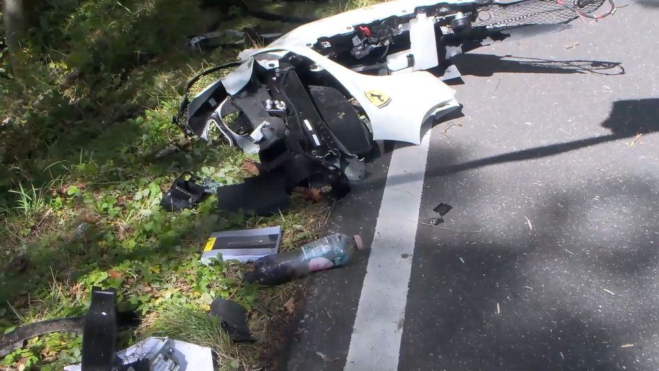 Ferrari in Flammen: Fahrer stirbt nach Unfall im Odenwald