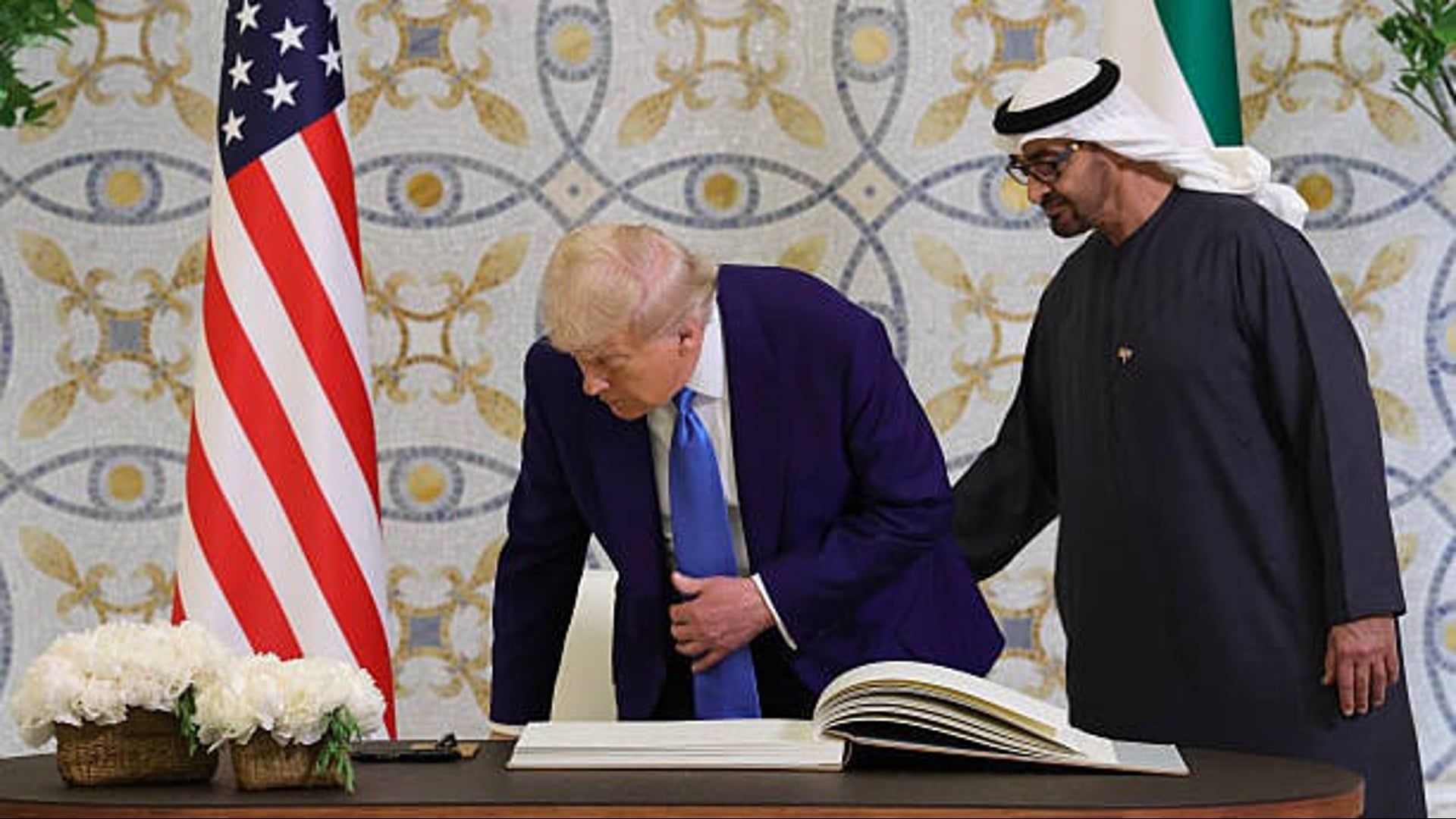 Video: Die USA und die VAE bauen in Abu Dhabi einen großen KI-Datenzentrumskomplex