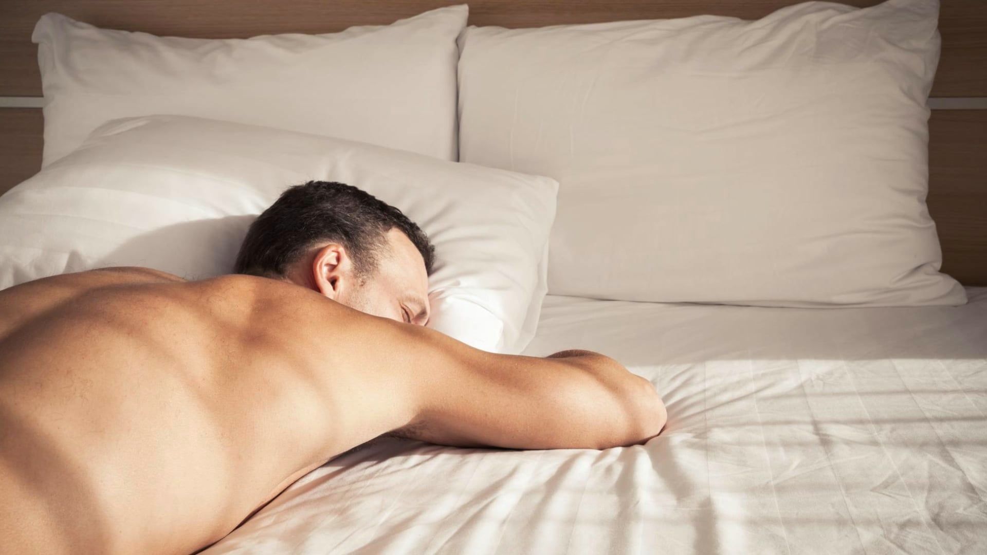 Sleeping Naked During a Heatwave Can Heat You Up, Not Cool You Down