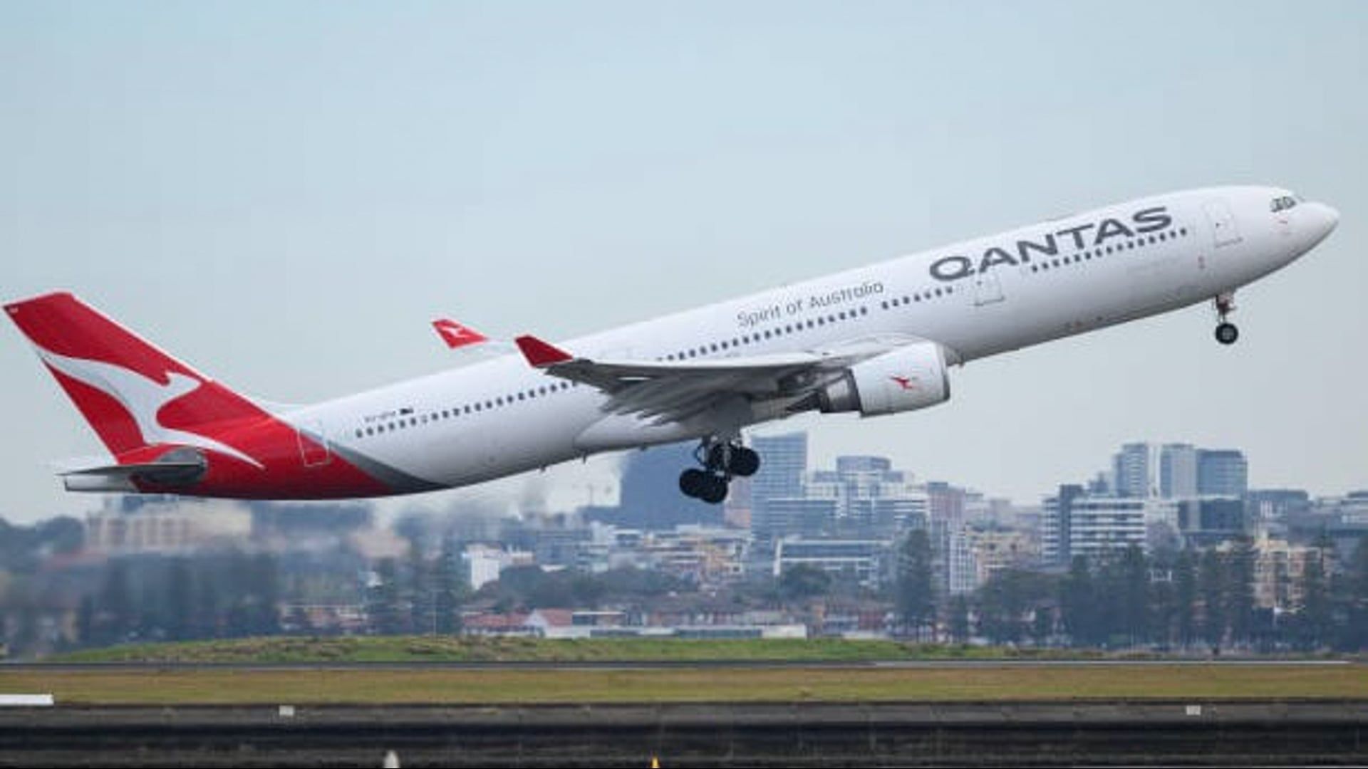 Video: Qantas wegen illegaler Entlassungen während der Pandemie mit 59 Millionen Dollar Strafe belegt