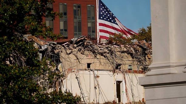 Video: Ostflügel des Weißen Hauses wird vollständig für Ballsaal abgerissen
