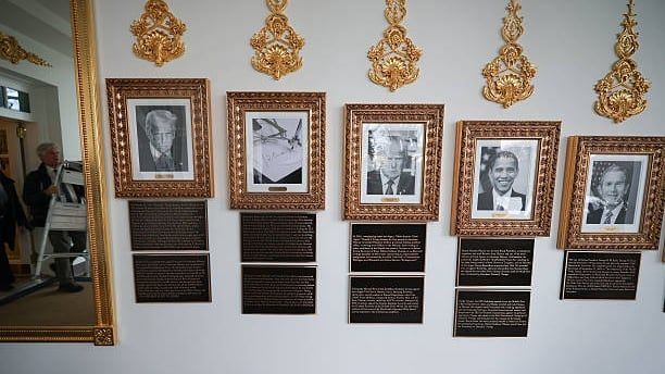 Video: Trump verspottet Vorgänger mit neuen Tafeln im Weißen Haus