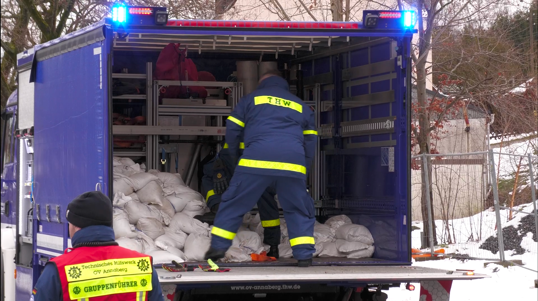 Massives Hochwasser durch Schneeschmelze: THW zu Weihnachten im Einsatz