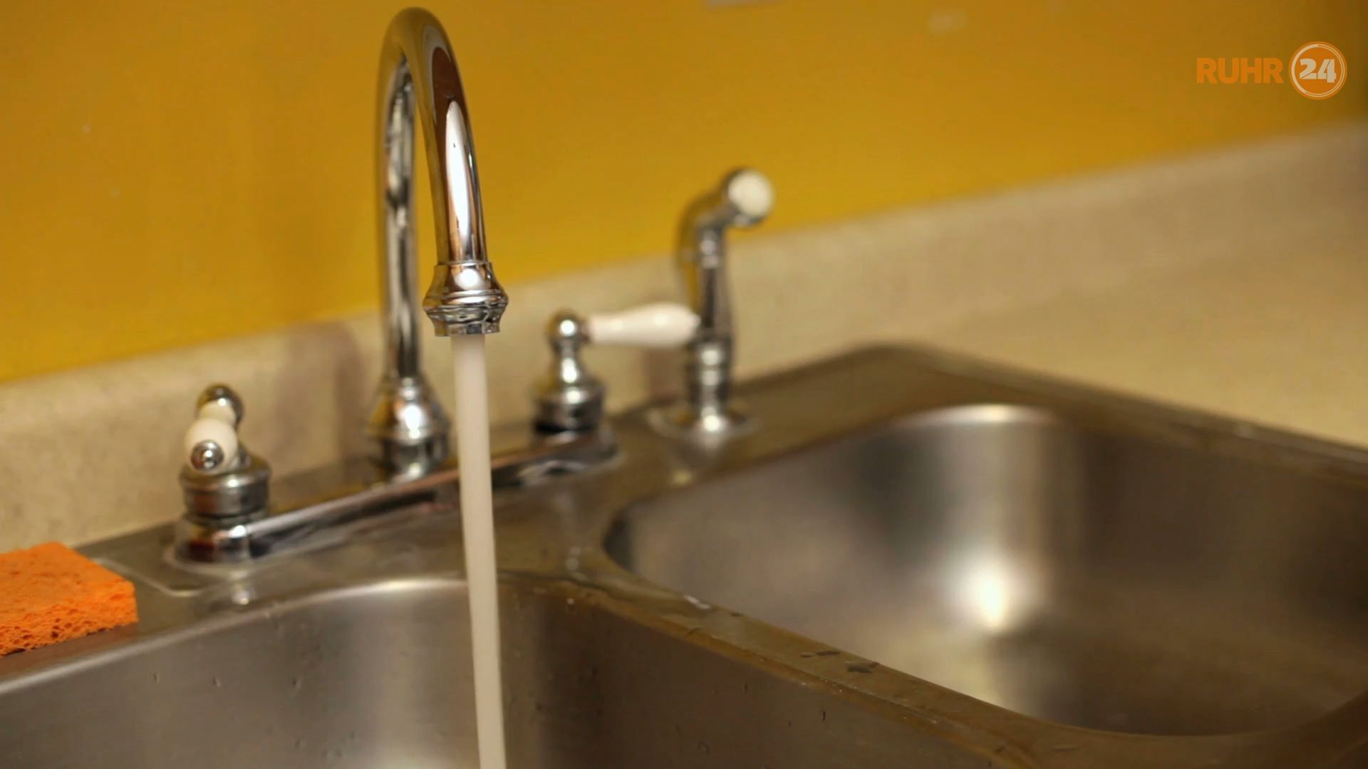 Sparkling clean: Home remedy makes the sink shine again