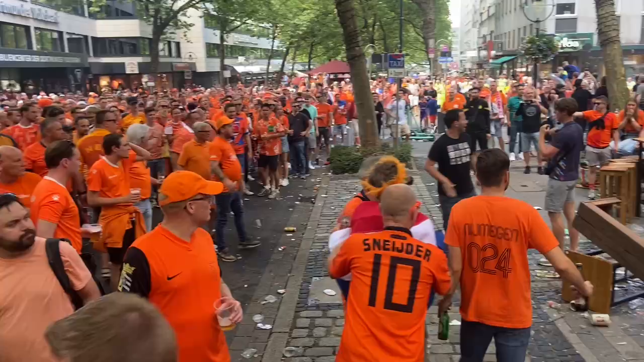 Holland vs. England: Fans gehen in Dortmund aufeinander los