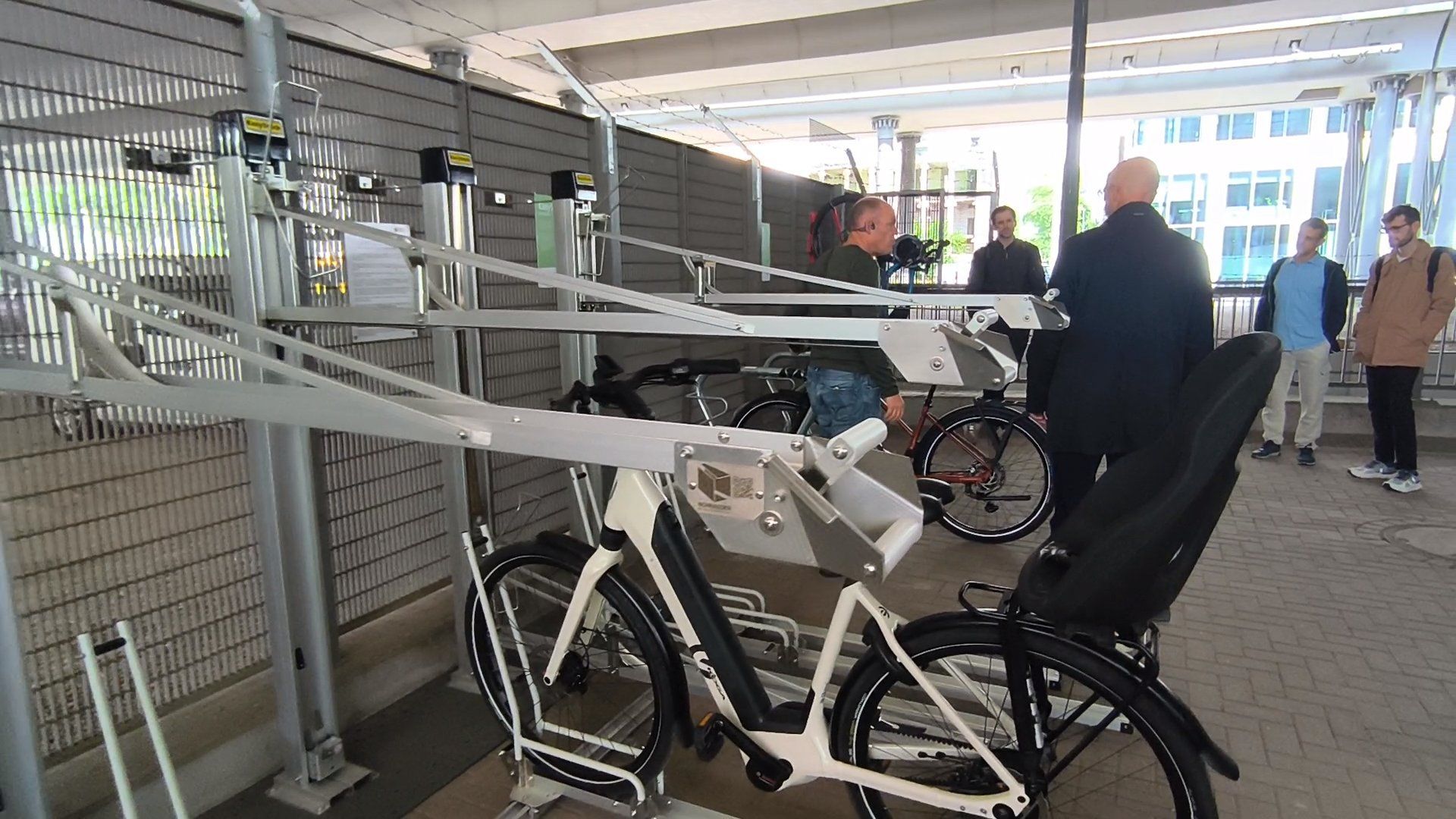 Video: Testfeld Fahrradparken am Berliner Hauptbahnhof eröffnet, dazu passend auch extra große Schließfächer
