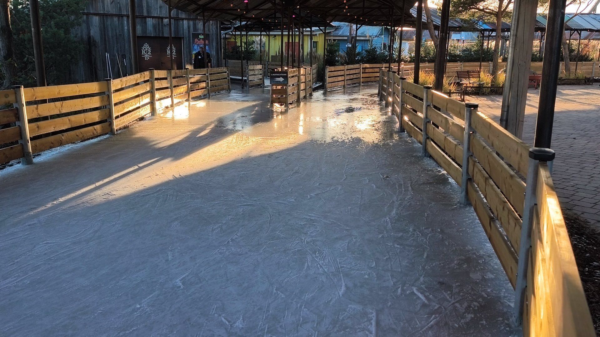 Winter Worlds 2025 in Brandenburg - Ice Rinks at Karls Adventure Village and at the Metropolis Hall at Filmpark invite you to go ice skating