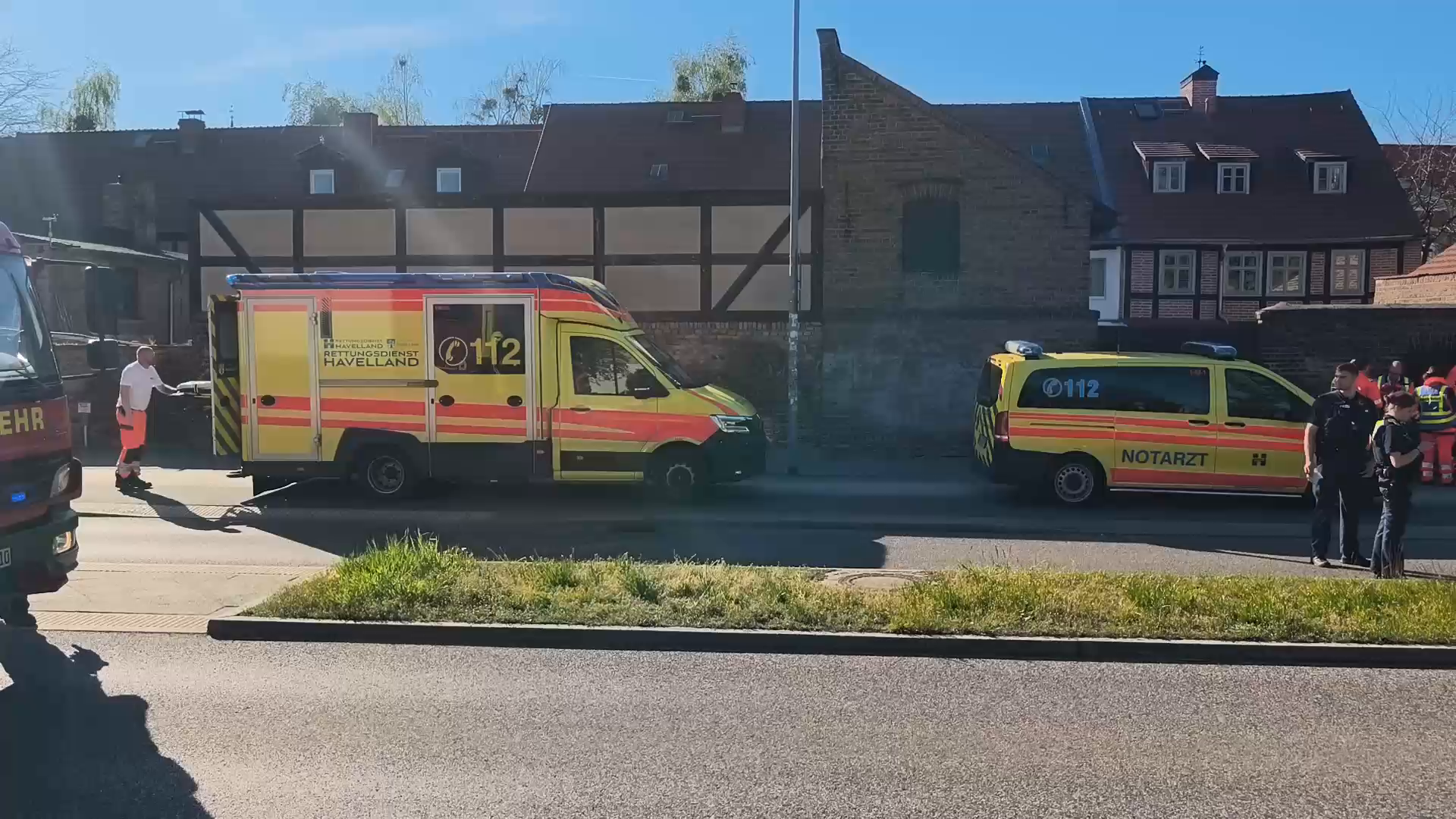 Video: Großeinsatz wegen Hausbrand im Stadtgebiet Nauen, 12 Menschen werden verletzt