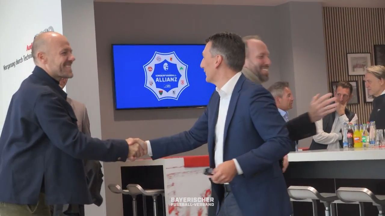 5000 new children's trainers_ professionals and amateurs found the Bavarian children's football alliance