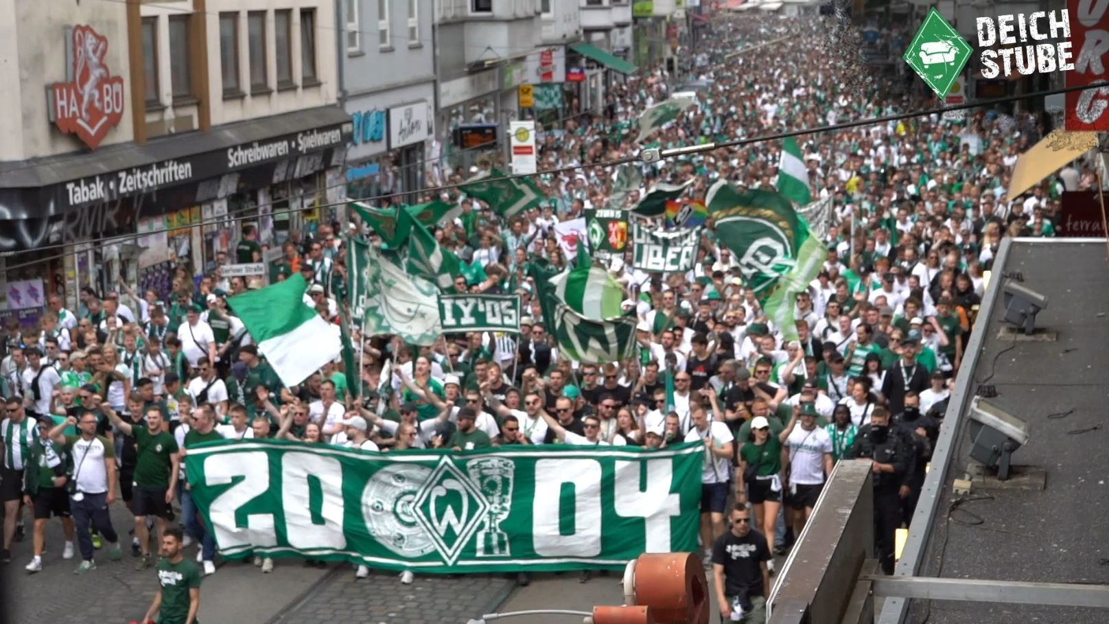 Gänsehaut! So lief der Werder-Fanmarsch vor dem Bundesliga-Finale gegen Bochum!