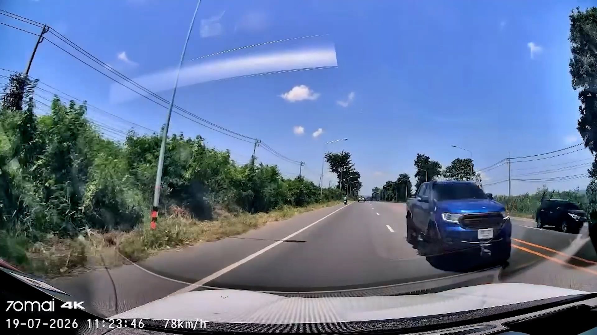 Video: Geistesgegenwärtiger Fahrer weicht entgegenkommendem Falschfahrer aus