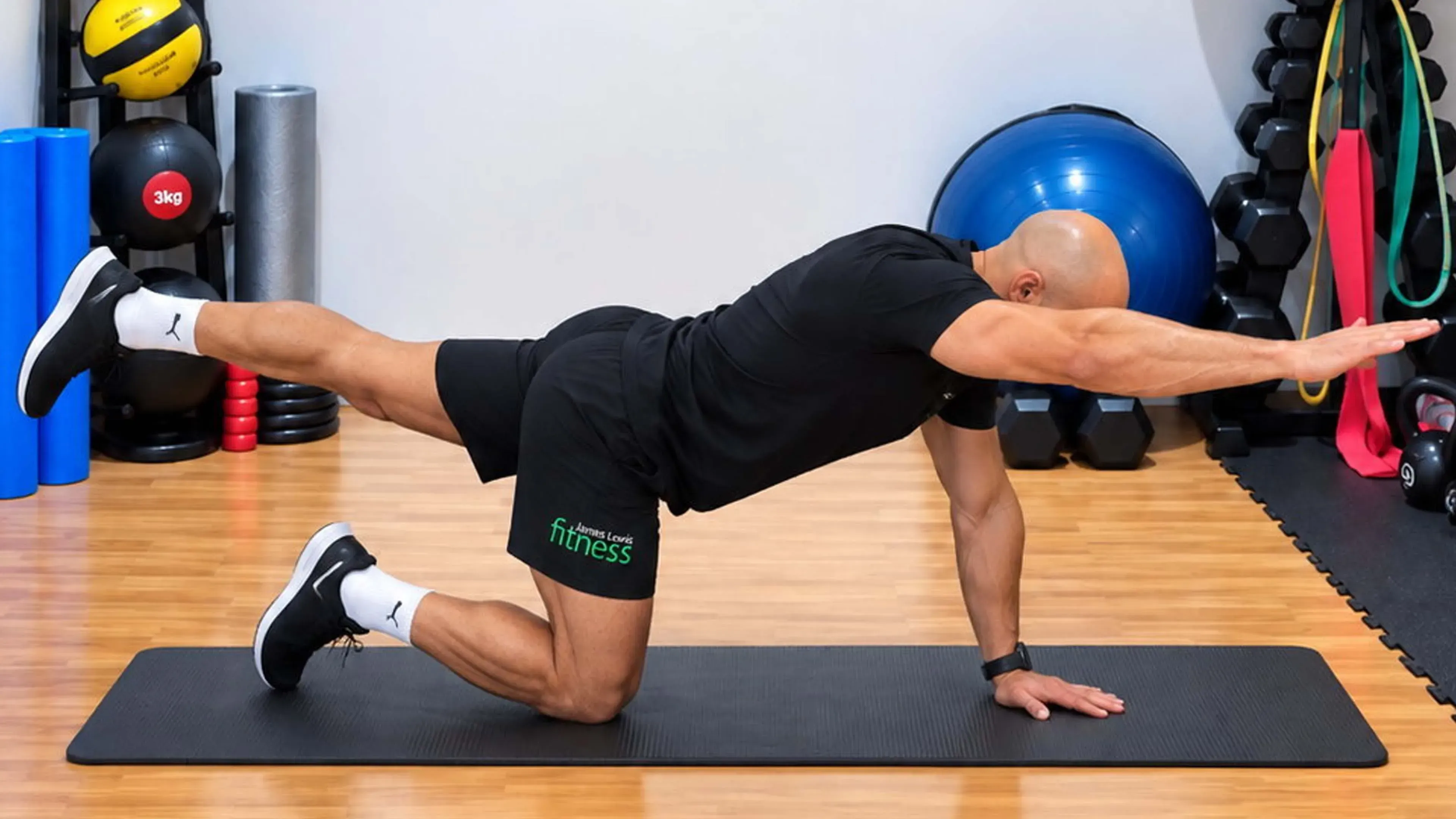 Video: Einfache Schritte eines Trainers sollen durch bessere Knochengesundheit das Altern verlangsamen