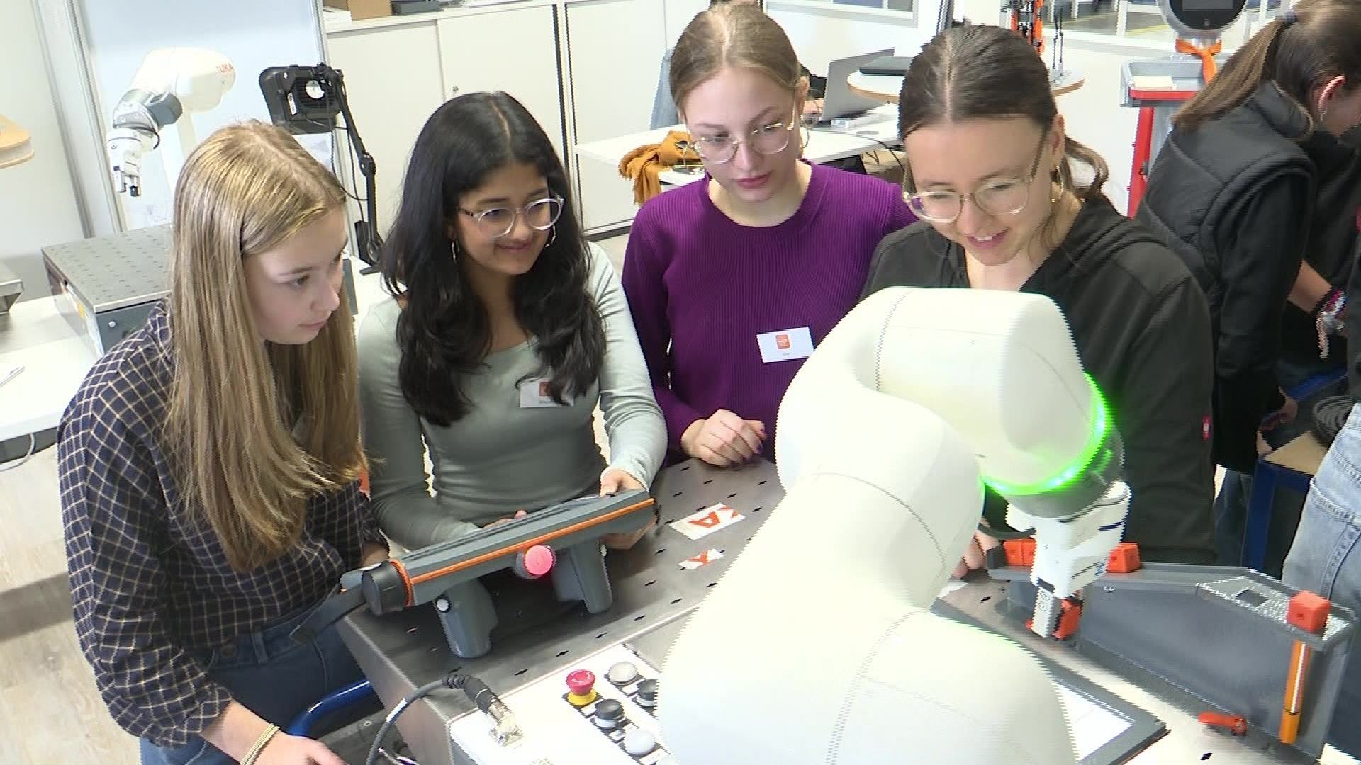 Forscherinnen-Camp bei KUKA