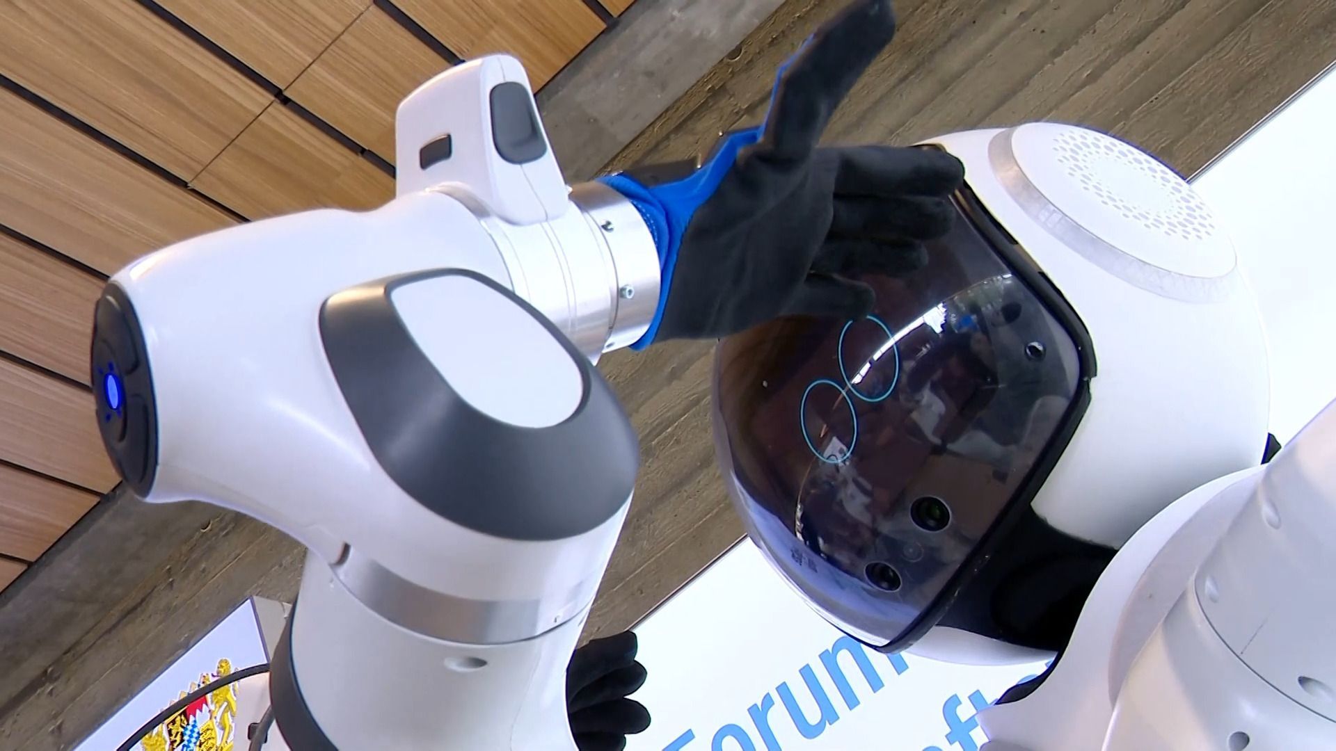 Video: High-Tech in der Pflege - E-Health Kongress