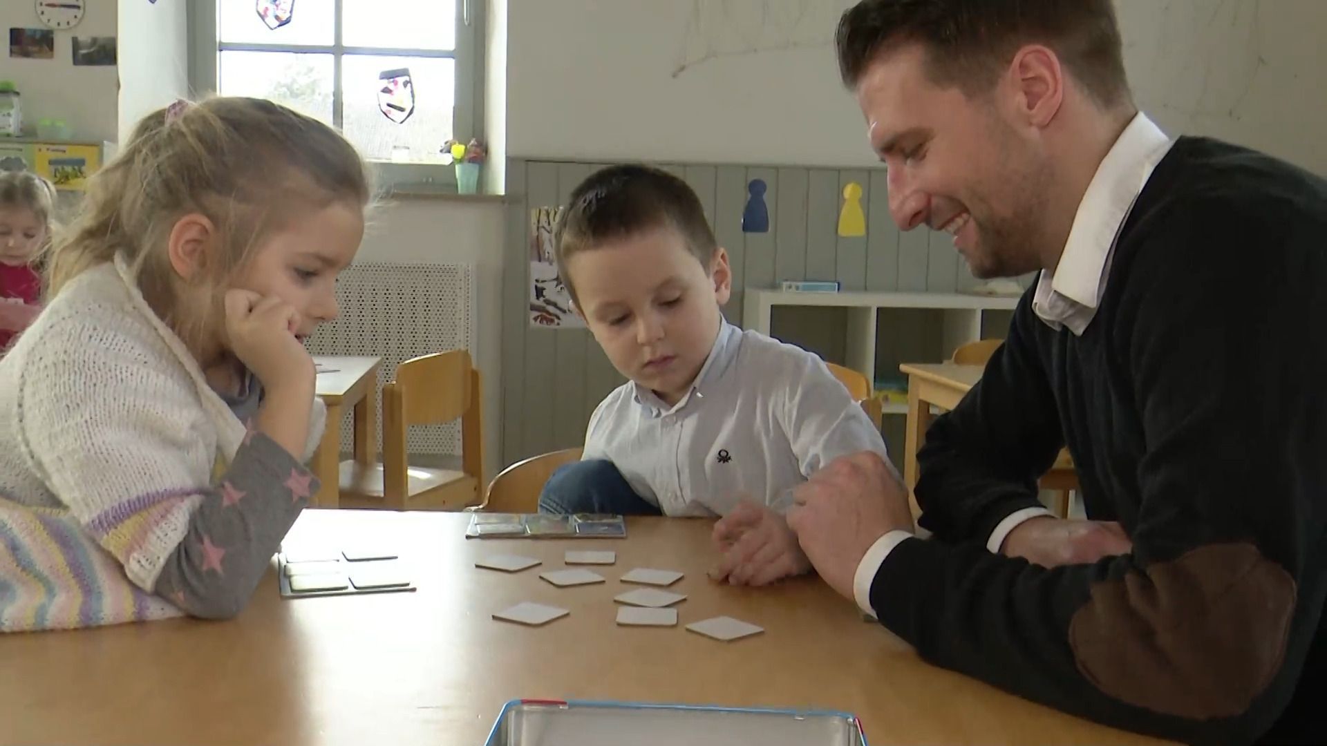 Video: Medienkonsum und Sprachbarrieren - Augsburger Kita stellt sich Herausforderungen