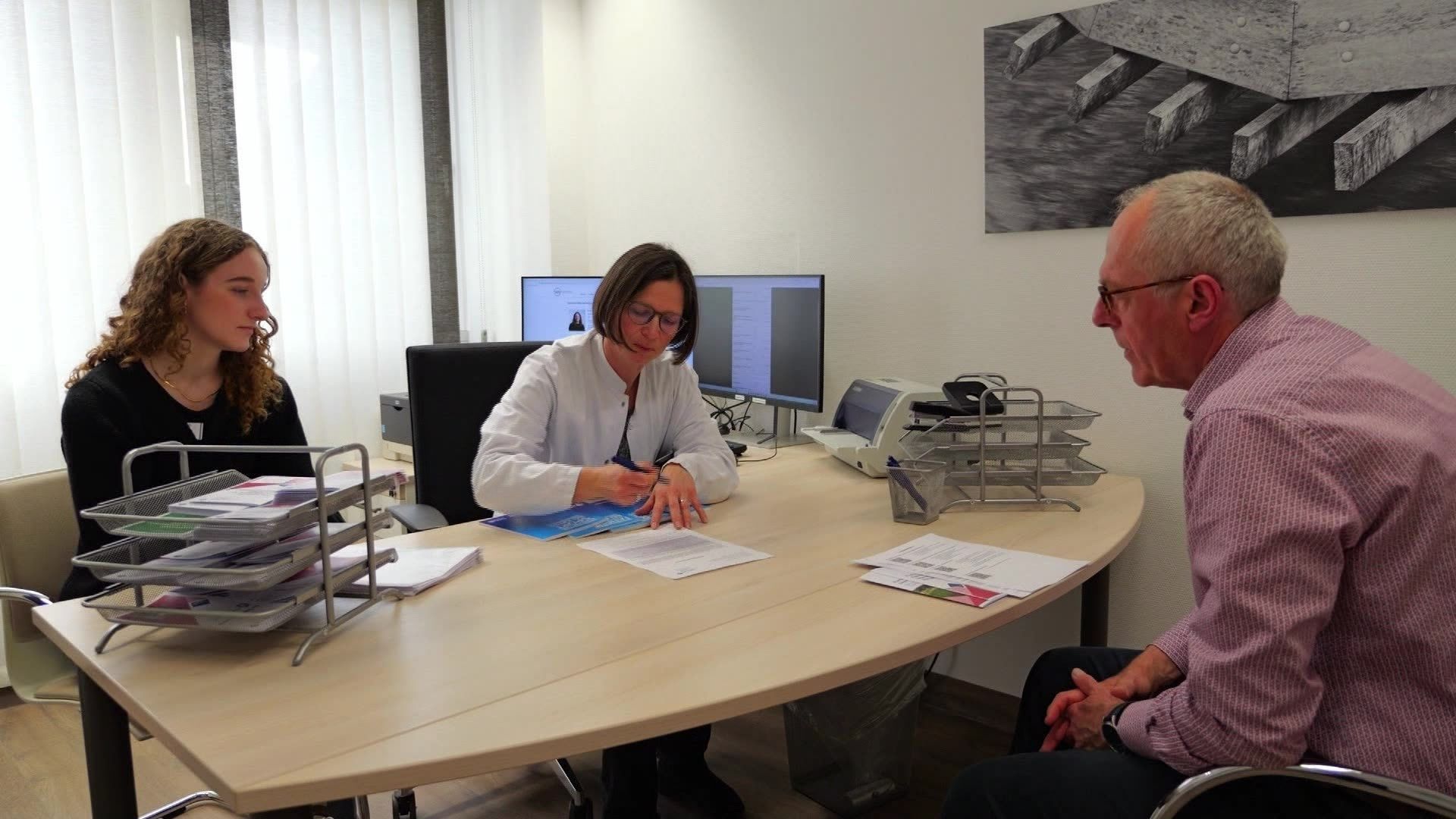 Video: Krebs überstanden – Survivorship-Programm am UKA begleitet das Leben danach