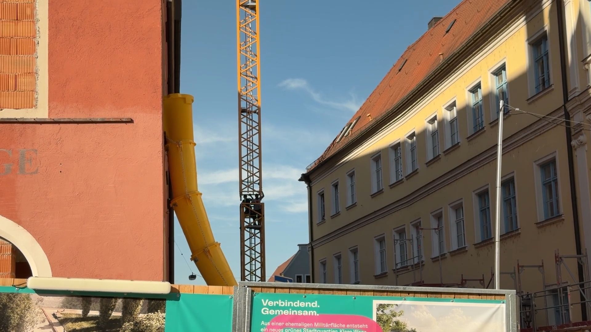 Video: Nächster Meilenstein für das Tanzhaus: Hochbaukran zieht in die Reichsstraße ein