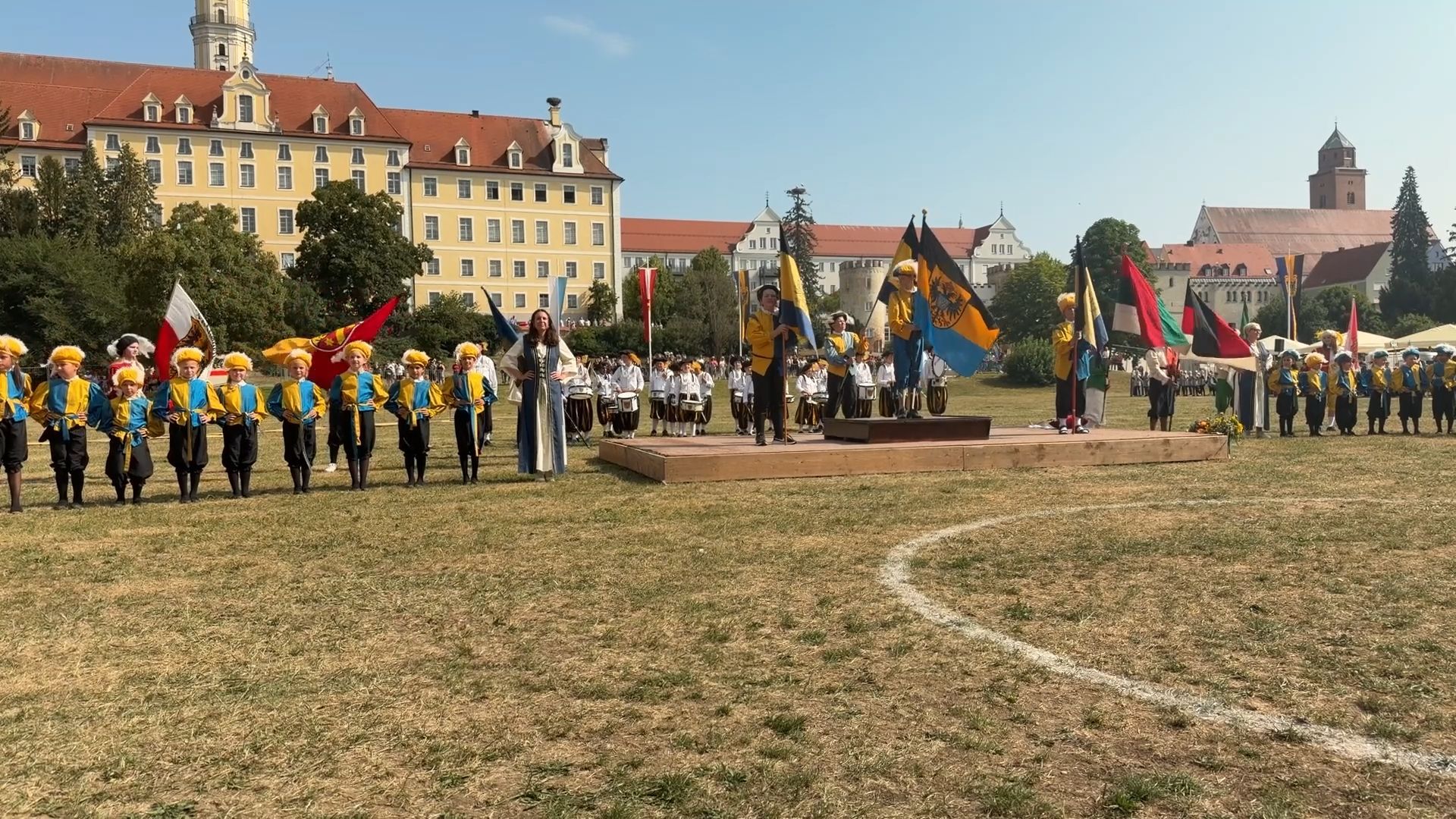 Video: Schwäbischwerder Kindertag: 1.000 Kinder lassen Donauwörths Geschichte lebendig werden