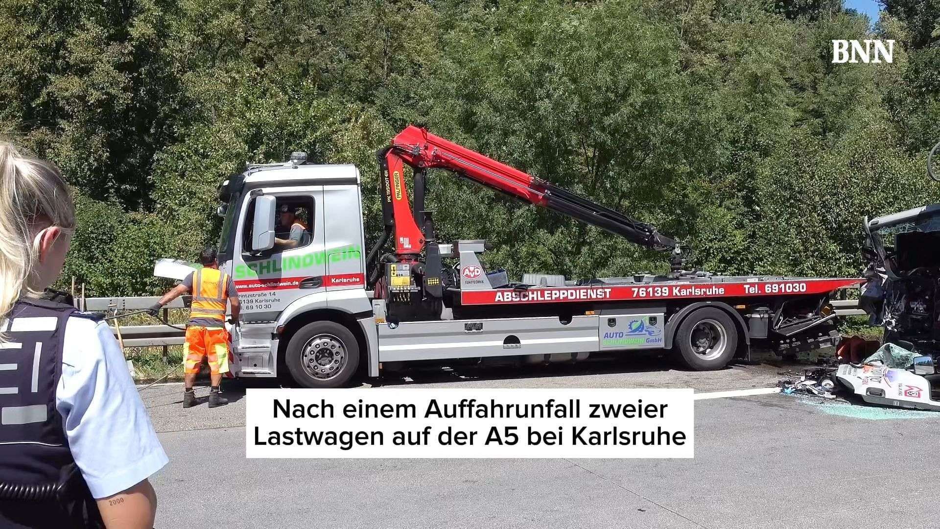 Video: Lkw kracht in Abschlepper – Sperrung auf A5 Richtung Süden
