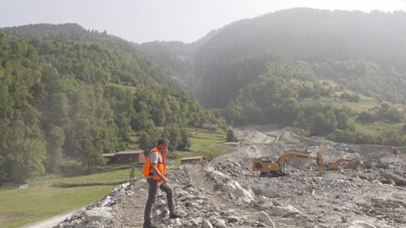Unwetter in der Schweiz: Schlammlawine zwingt Dutzende zur Flucht