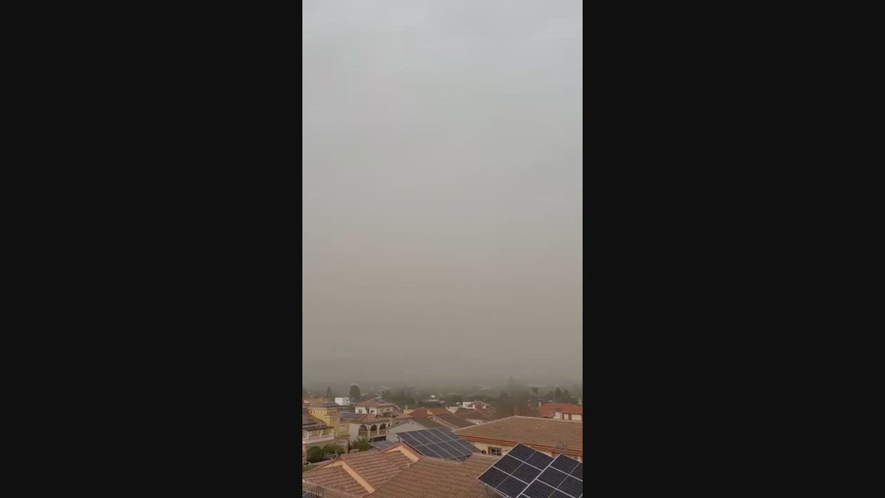 Video: Spanien: Saharasand füllt den Himmel über Granada