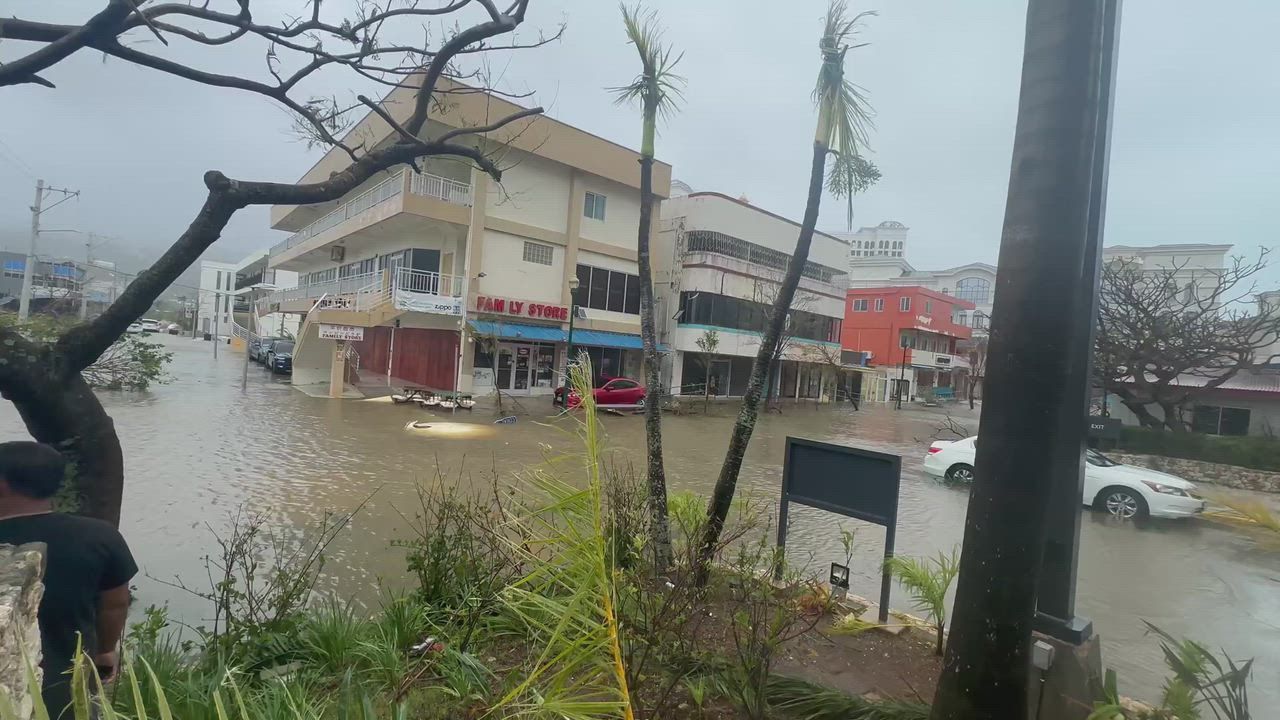 Video: USA: Super-Taifun Sinlaku trifft CNMI und Guam mit zerstörerischem Unwetter 3