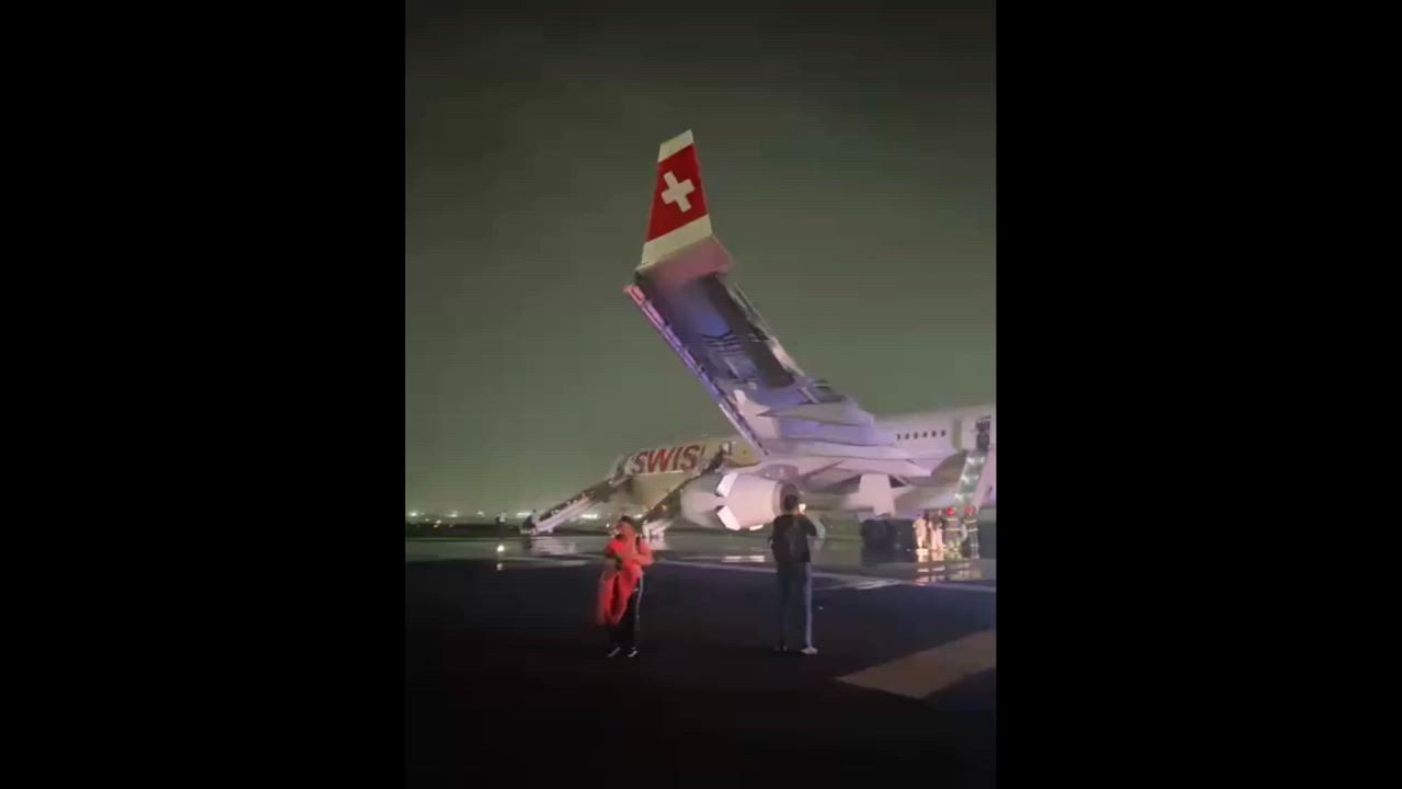 Video: India: Großer Schreck am Flughafen Delhi abgewendet, als Swiss-Flug den Start nach Triebwerksbrand abbricht