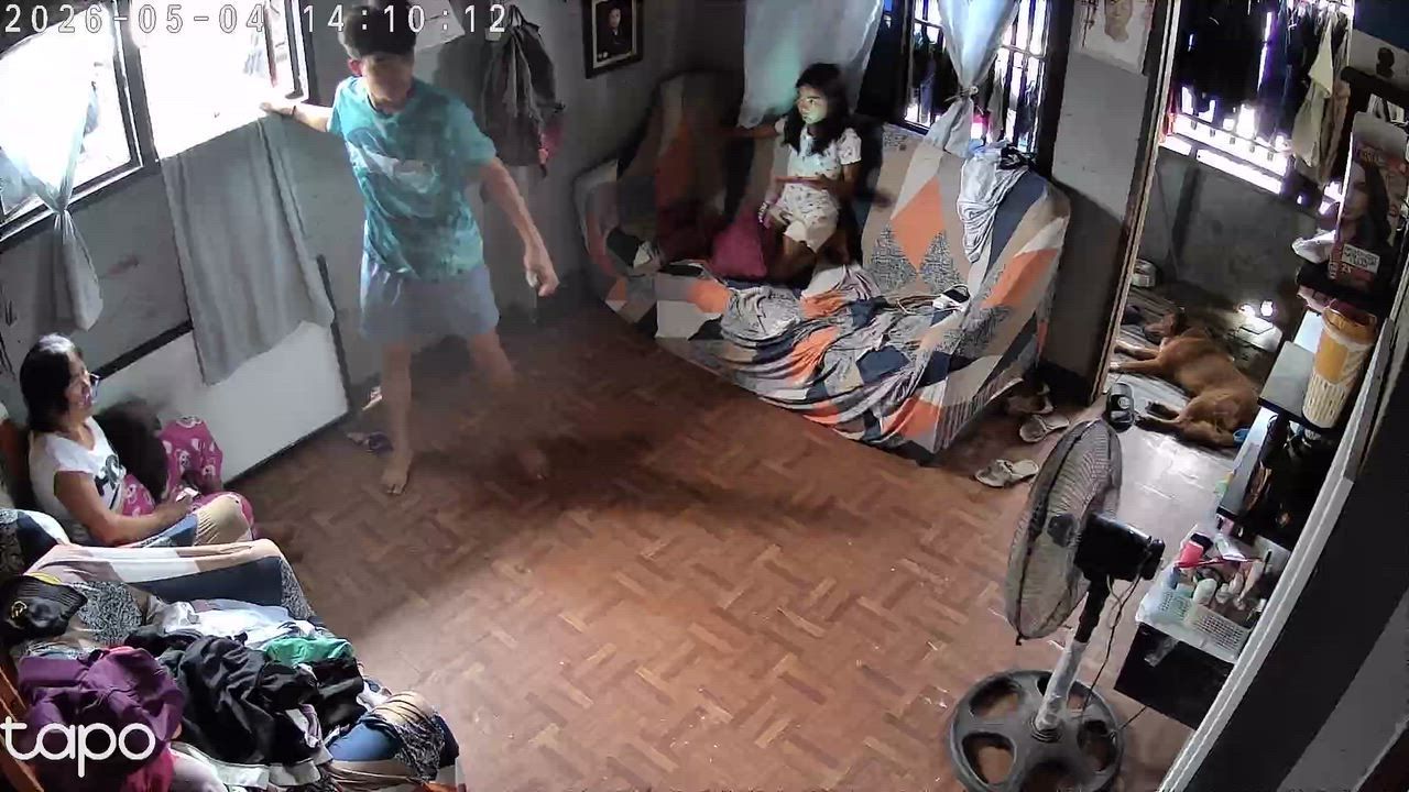 Video: Philippinen: Erdbeben der Stärke 6,1 erschüttert Haus in Calbayog auf Samar