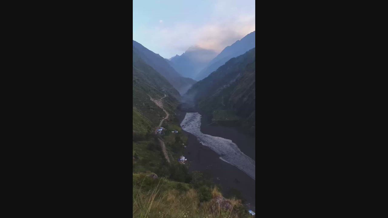 Video: Nepal: Verheerende Sturzflut reißt 35 Häuser im Distrikt Gorkha mit