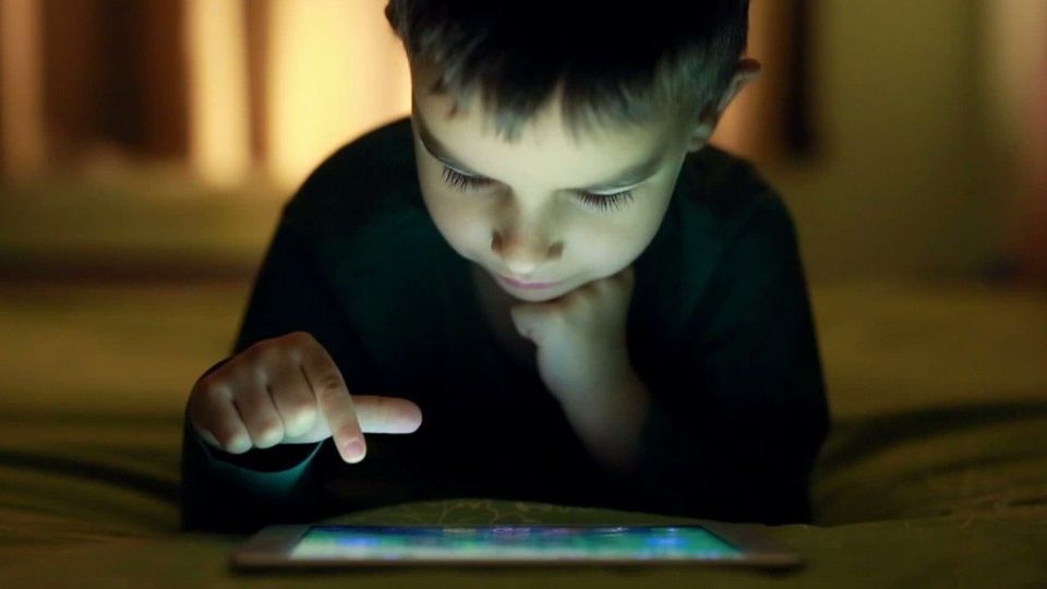 Kind spielt mit iPad des Vaters - und sperrt es für 48 Jahre