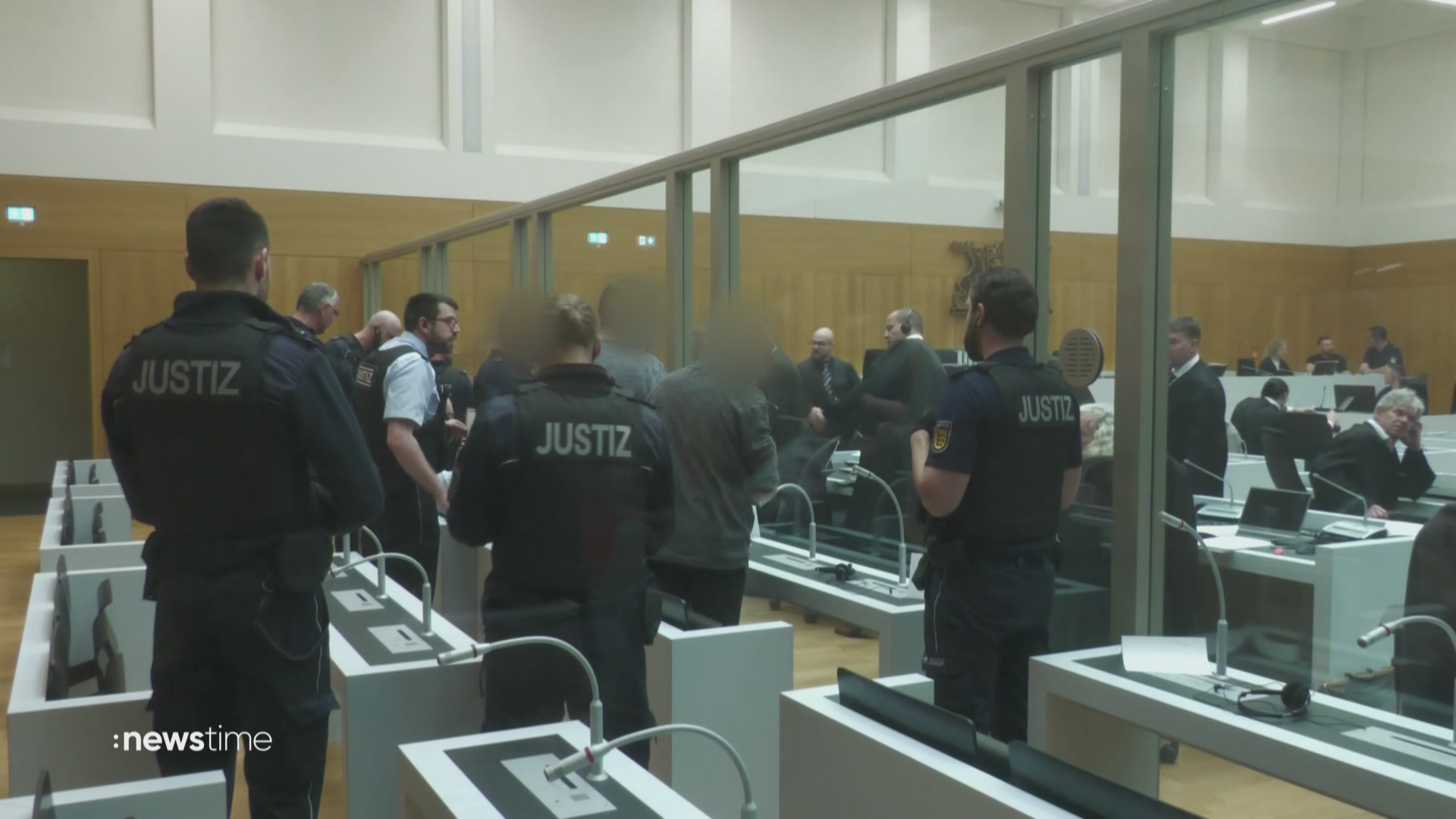 Prozessauftakt: Reichsbürger um Prinz Reuß in Stuttgart vor Gericht