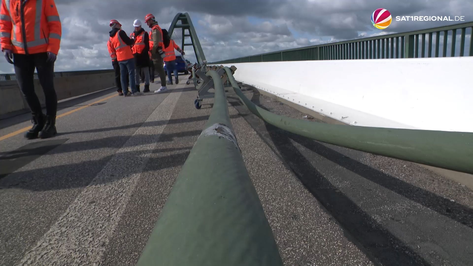 Bauarbeiten an Fehmarnsundbrücke im laufenden Verkehr