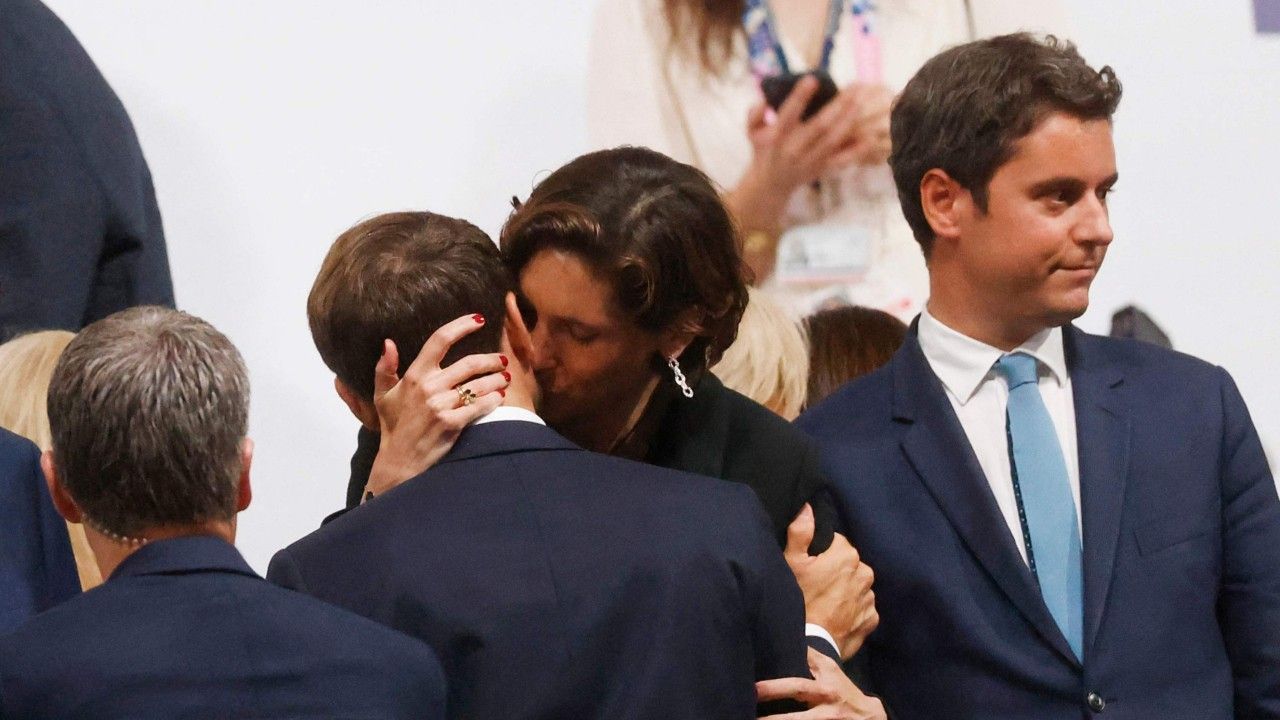 Oh là là, Monsieur Macron: Ganz Frankreich tuschelt über diesen Kuss - Video