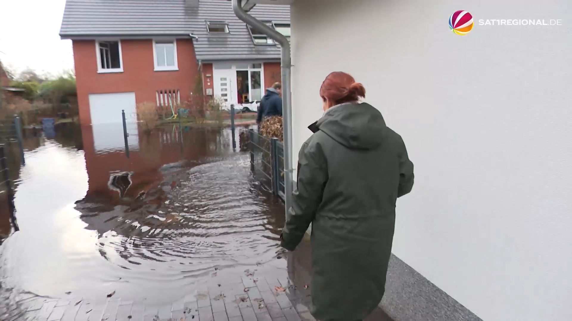 Hochwasser-Opfer in Sorge um ihre beschädigten Häuser und Grundstücke