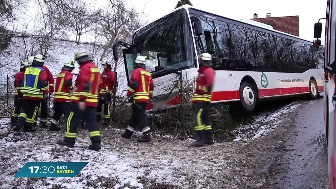 Schulbus-Unglück bei Neusitz: Bus landet im Graben