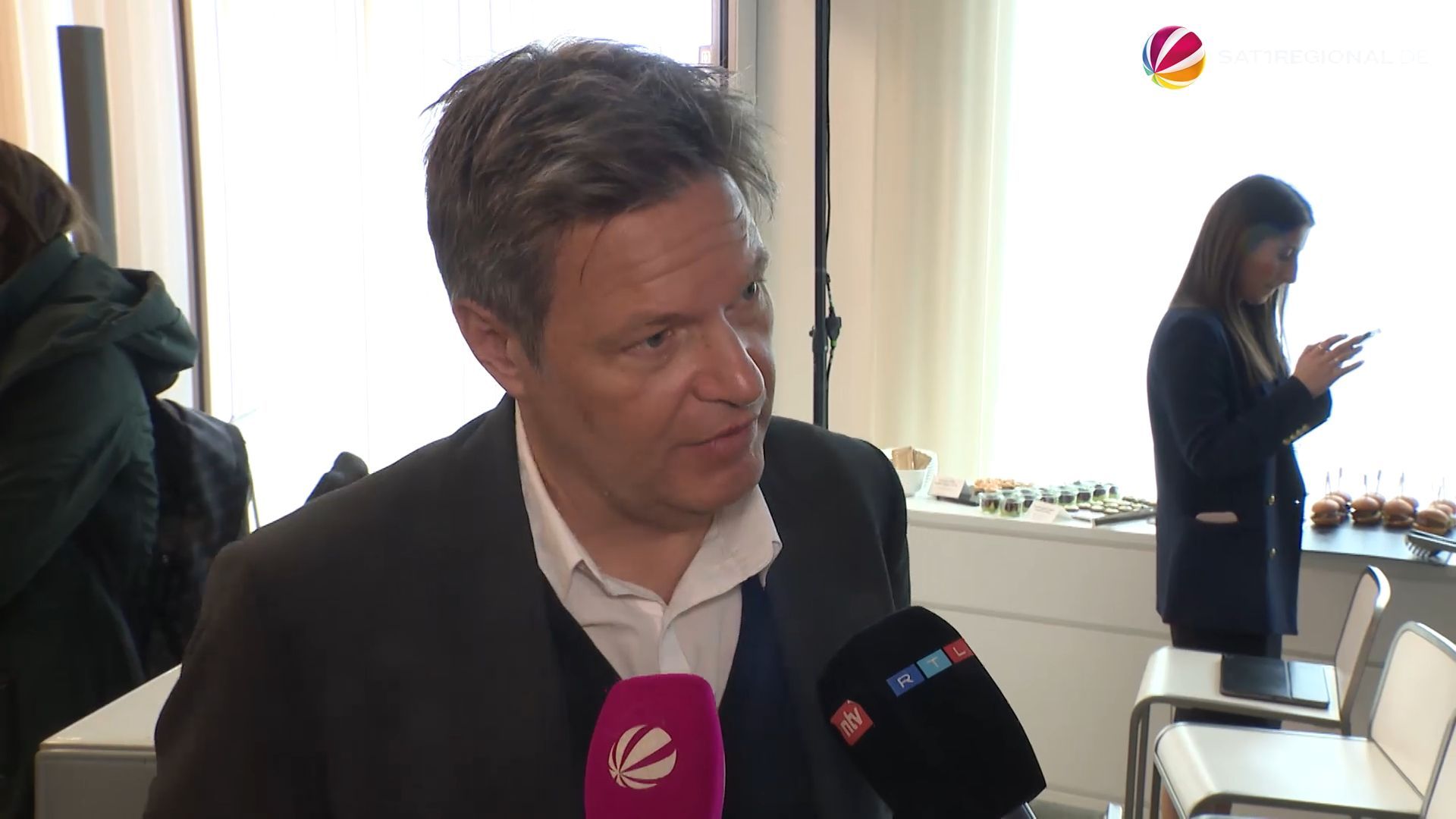 Habeck und Wilkinson bei deutsch-kanadischer Wasserstoffkonferenz in Hamburg