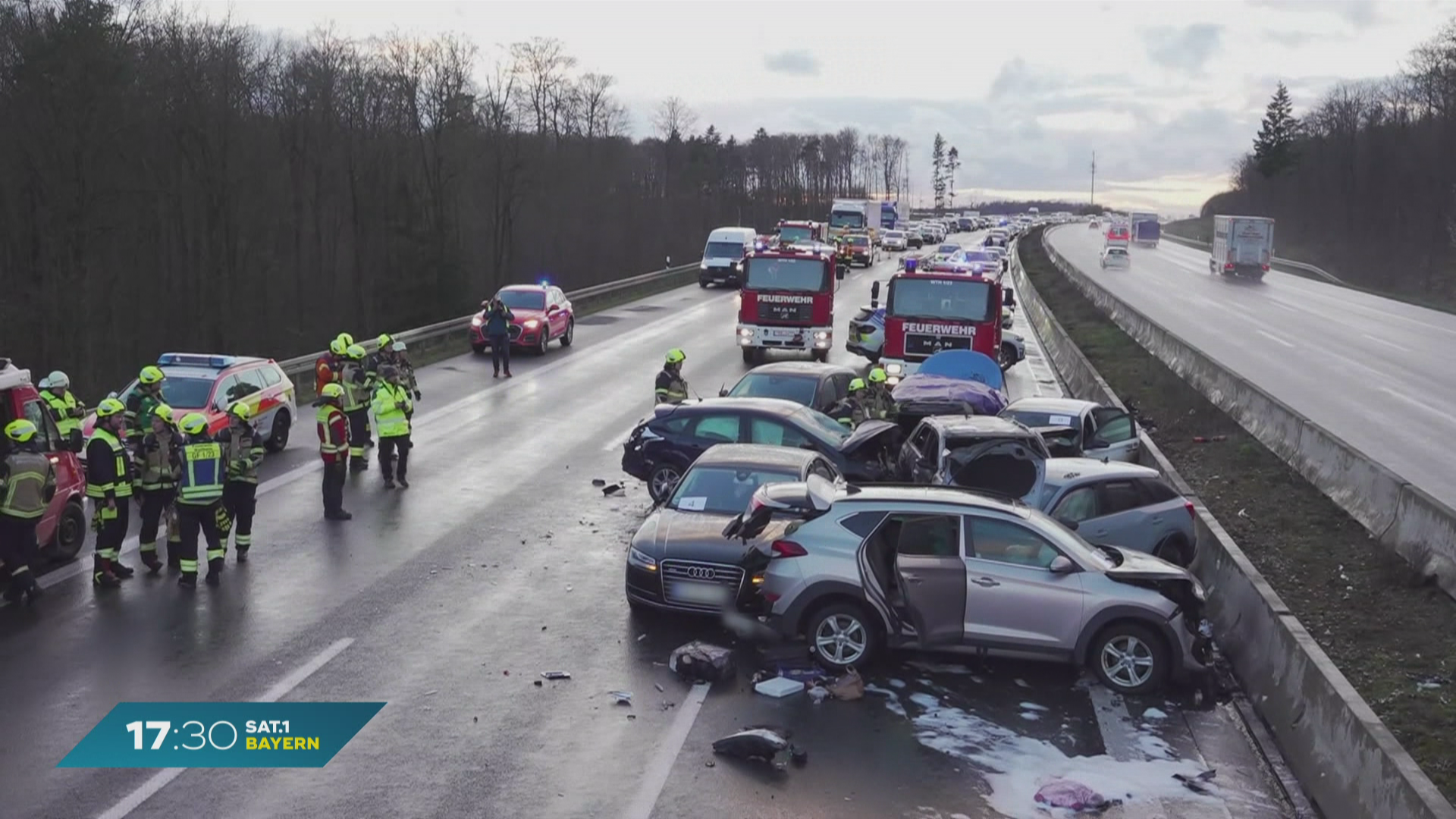 Helmstadt bei Würzburg: Massenkarambolage auf A3
