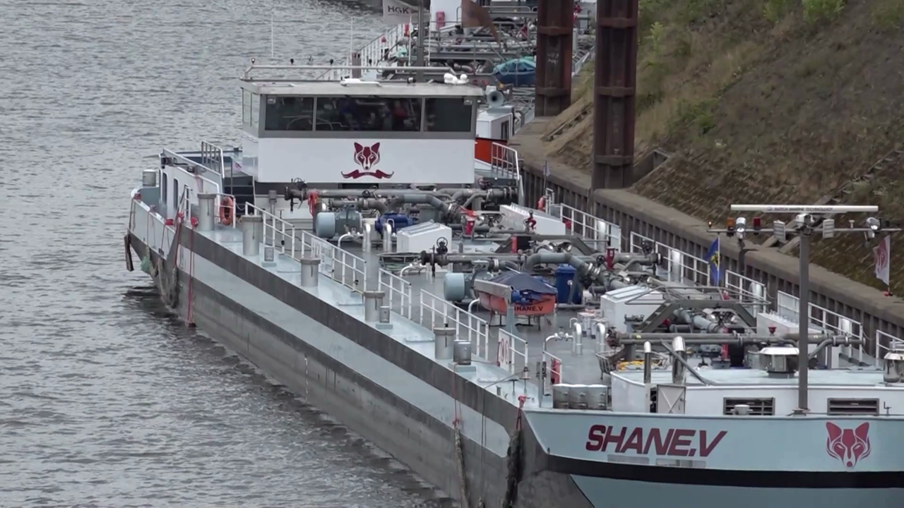 Video: Niedriger Rheinpegel: Schifffahrt kämpft mit Kosten und Ladungsproblemen