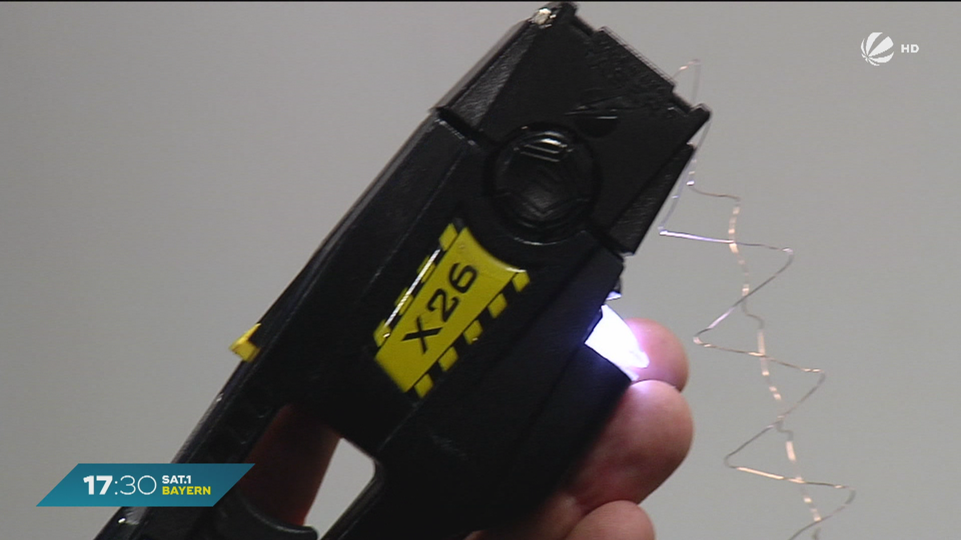 Video: Nach Messerangriff in München: Elektroschocker für Polizei?