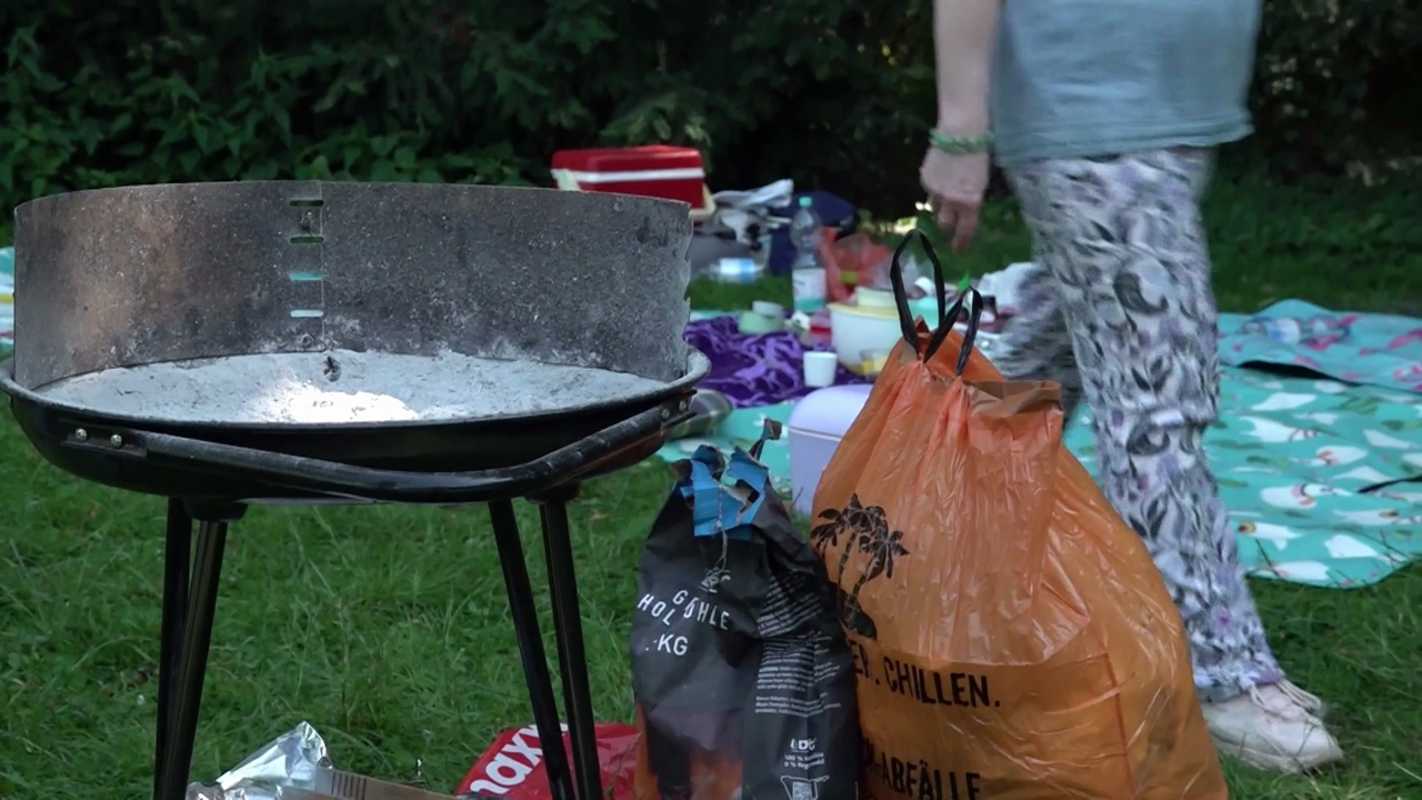 Video: Sicher grillen im Park: Regeln und Risiken in NRW