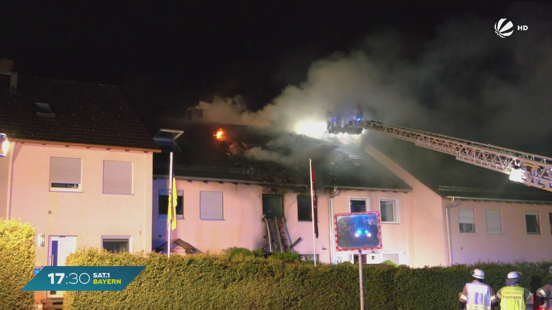 Video: Brand in Schwabach: Drei Reihenhäuser in Flammen