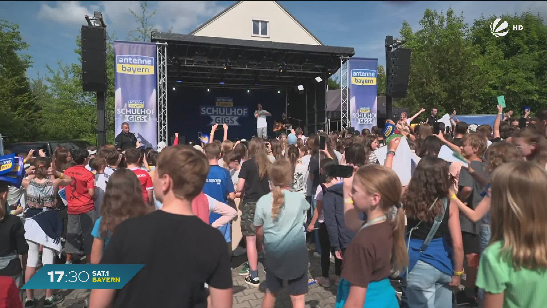 Video: Schulhof-Konzert in Höchstadt: “ClockClock” begeistert Schüler