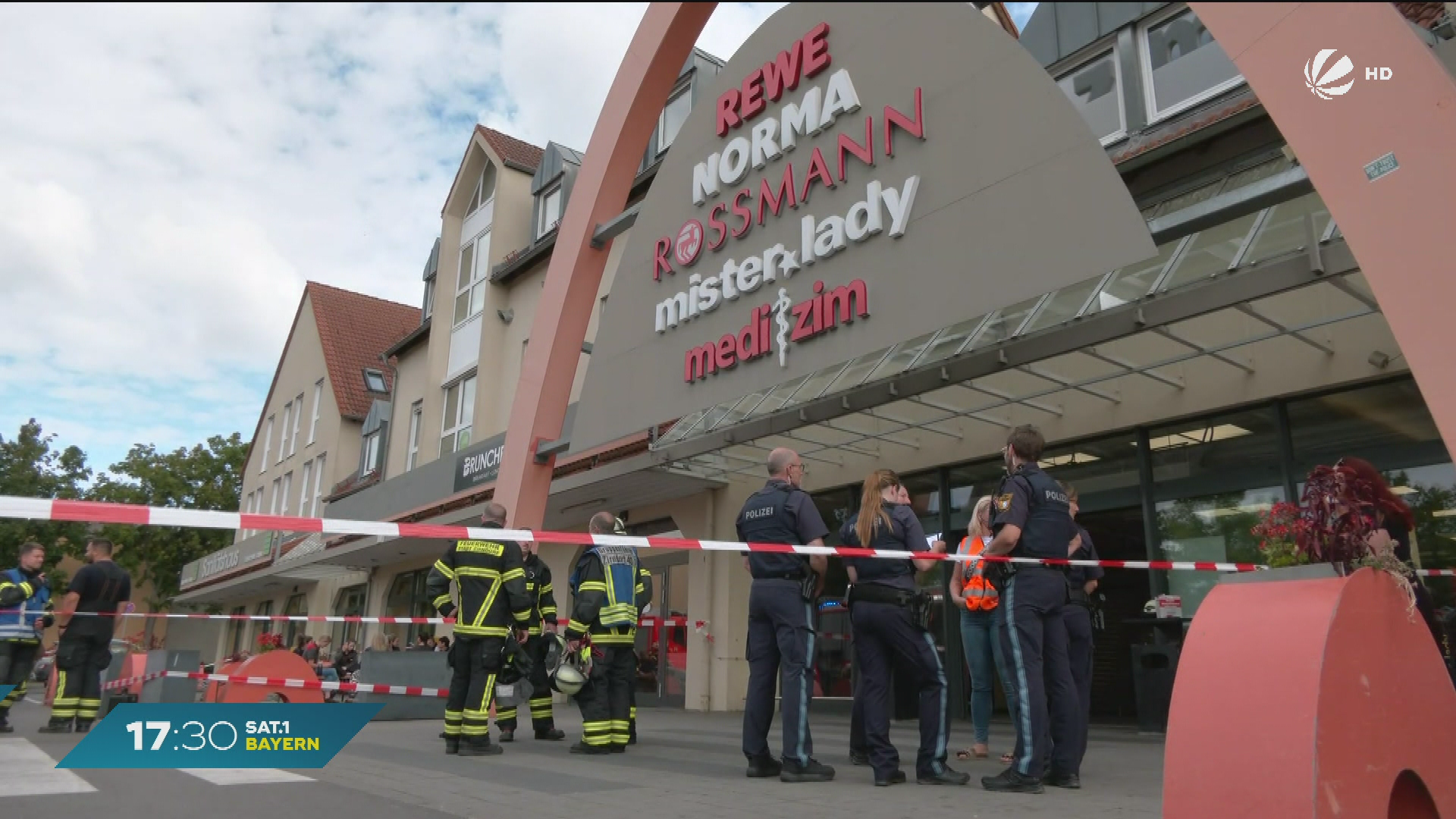 Video: Auffälliger Gasgeruch: Einkaufszentrum in Zirndorf geräumt