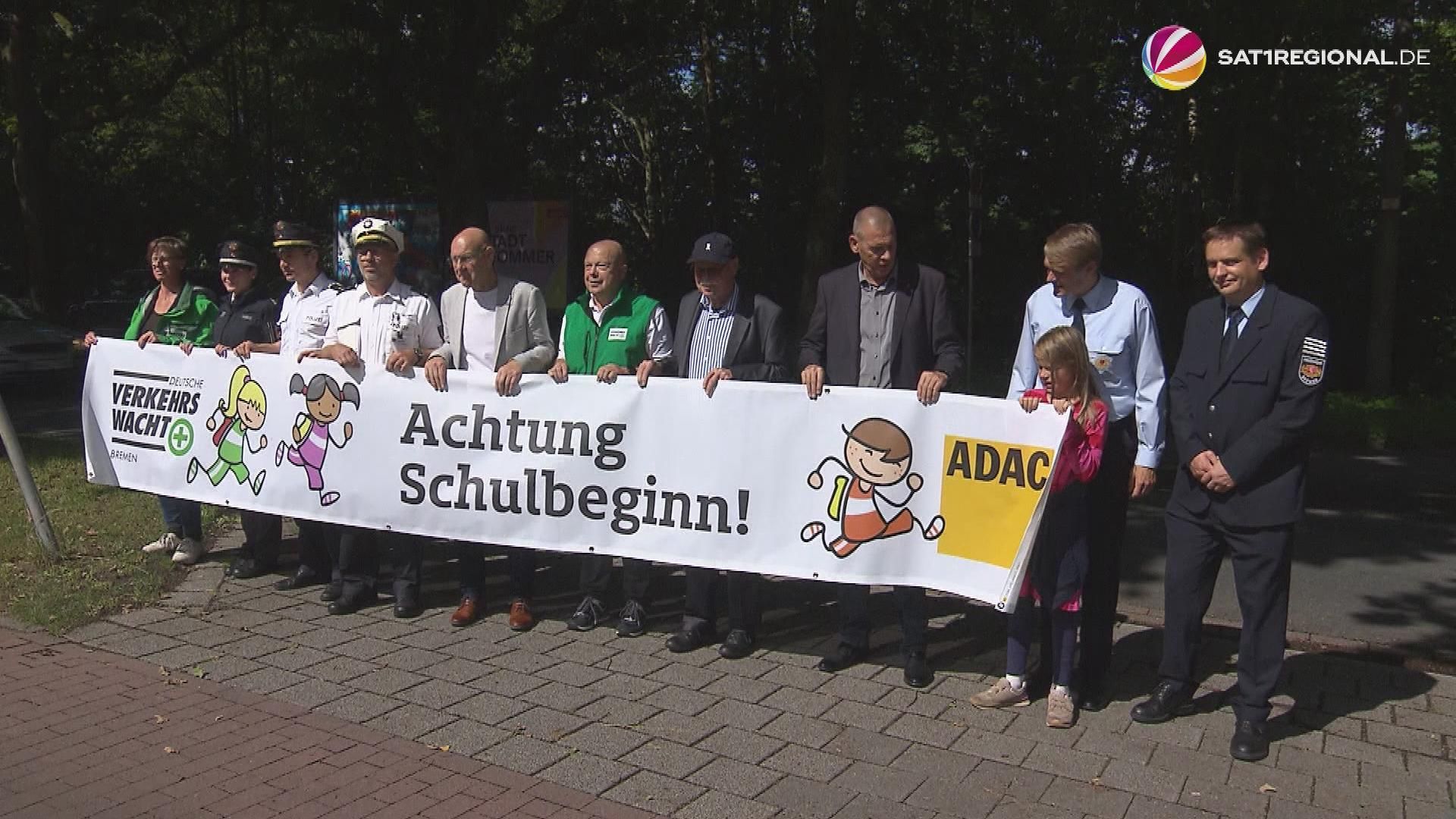 Attention School Start: Poster campaign to raise awareness in traffic