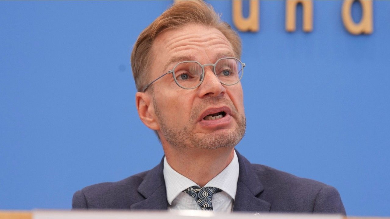 Steuerzahlerbund-Zahl-der-Verbeamtungen-minimieren